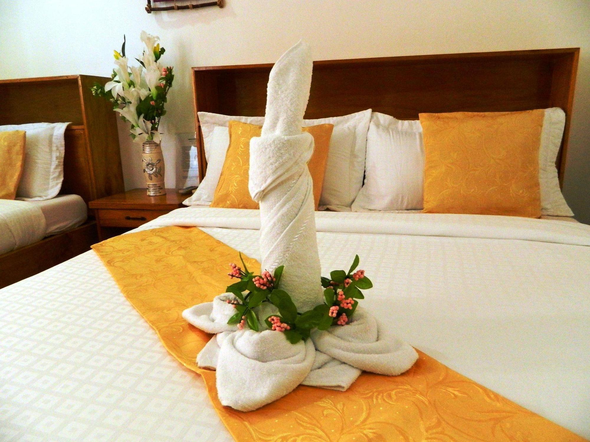 Blue Lotus Hotel Balabag  Экстерьер фото