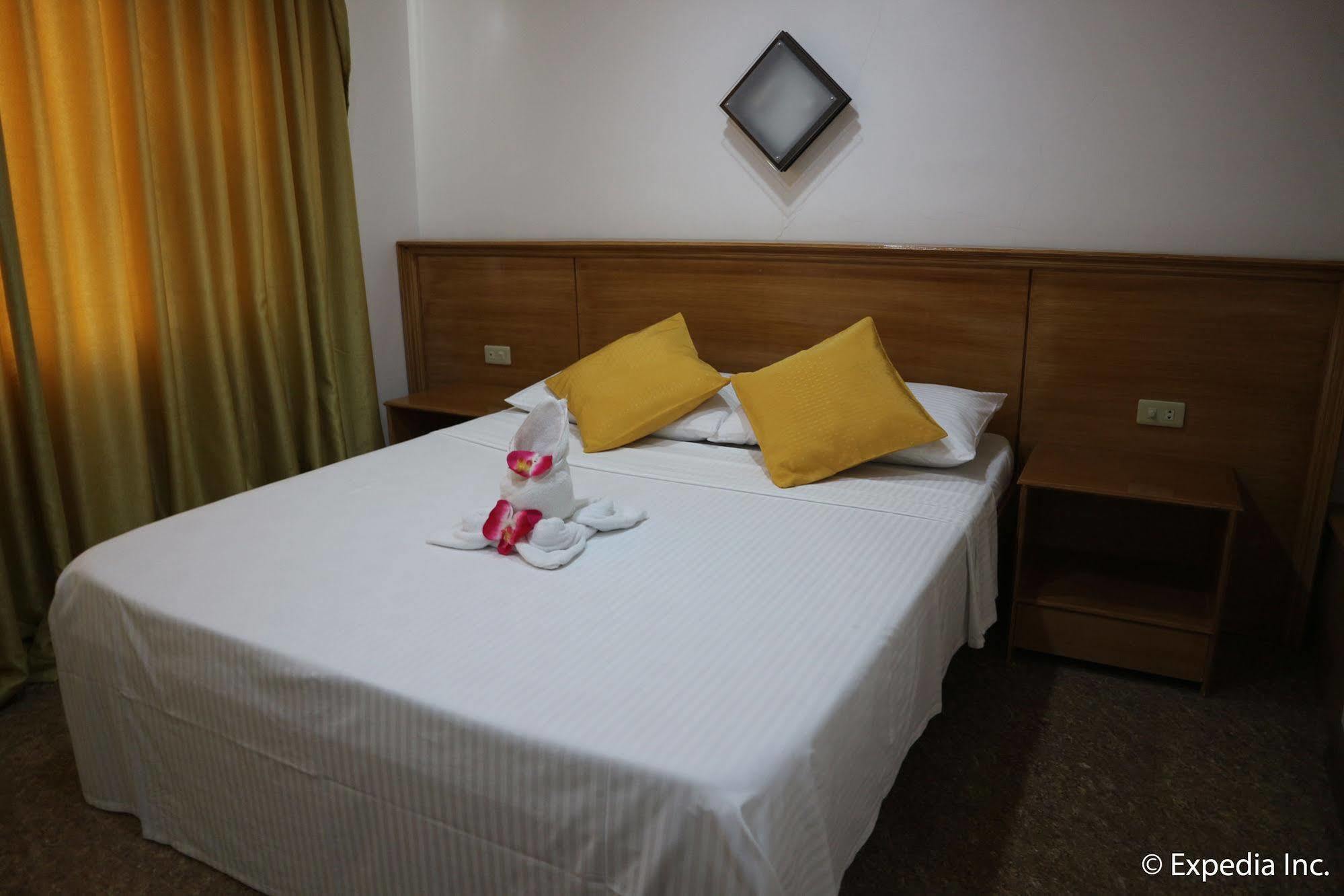 Blue Lotus Hotel Balabag  Экстерьер фото