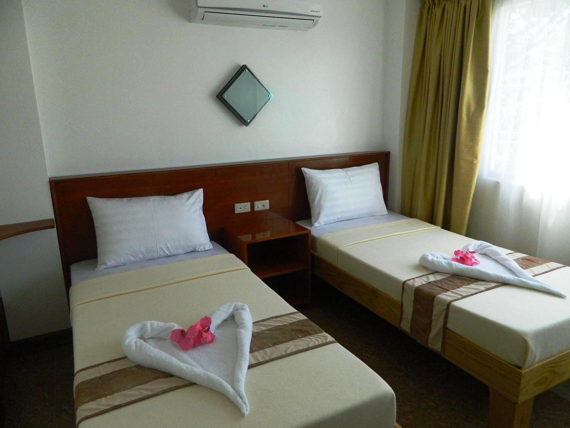 Blue Lotus Hotel Balabag  Экстерьер фото